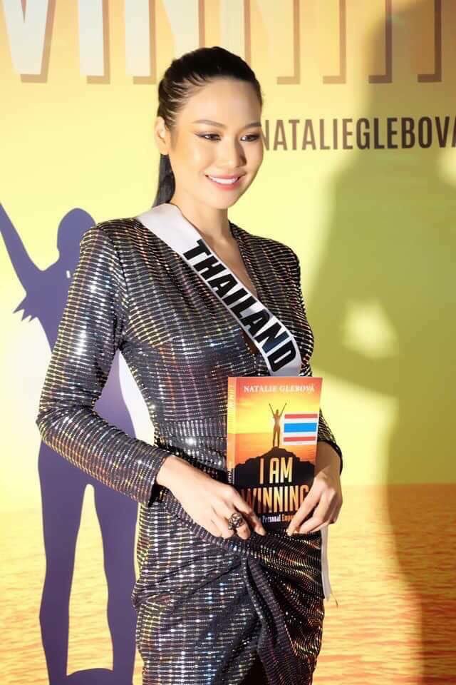 Kimmimild's tweet photo. นิ้งสวยจัง เราชอบหน้าใสเป็นธรรมชาติ #MissUniverse #Thailand #MissUniverseThailand2018 https://t.co/8vPuCvATFJ