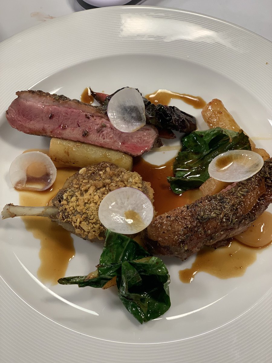 soignechef1's tweet photo. Thank you @DANIELLINES8 for such a great evening and for all your hard work, expertise and support with the apprentices. Very much appreciated! Seriously on point cooking chef 👍 @Vadischef https://t.co/nA3ik5QhMO