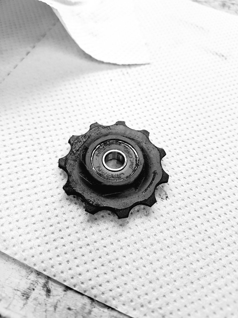 bespokebeheard's tweet image. BBB RollerBoys- over 3,500 miles done and no signs of the original grease being contaminated or flushed out. A little top-up of Shimano Premium Grease.
.
.
.
@windwaveuk @bbbcycling #bbbcycling #windwave #windwaveuk #bbb #bbbrollerboys #jockeywheels #jockeywheelservice #