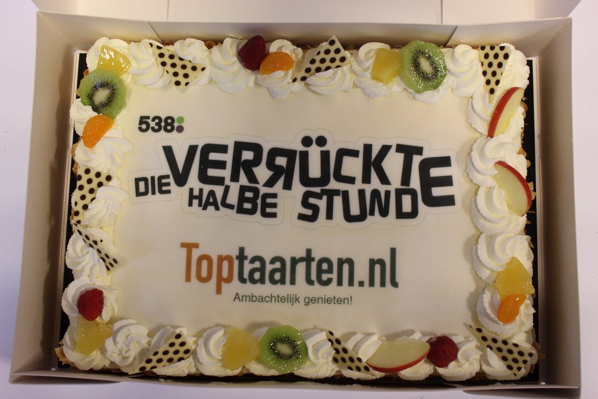 Heb jij gisteren onze chauffeur Mark gehoord op <a href="/Radio538/">Radio538</a> :D 

Hij mocht namens TEVU 'Die Verrückte Halbe Stunde' aftrappen bij <a href="/eversstaatop/">Evers Staat Op</a>. Als dank kregen we vandaag deze taart van <a href="/ToptaartenNL/">Toptaarten.nl</a>, hij is heeeeerlijk!