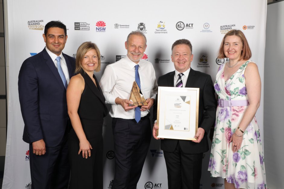 AustraliaCEM's tweet photo. Paccar Australia recognised as Employer of the Year #LatestNews https://t.co/Eih0pSaMzG https://t.co/oKwD22MrD0