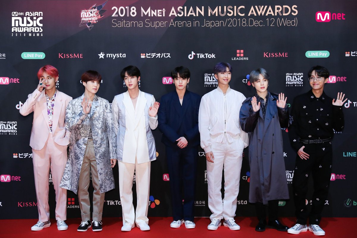 MinYoonGi10969's tweet photo. Esto es más brillante que el amanecer que se asoma por mi ventana :'v

Los amo mis bebés hermosos 😉

#MAMAVOTE #BTS https://t.co/6K4nwK8Uu7