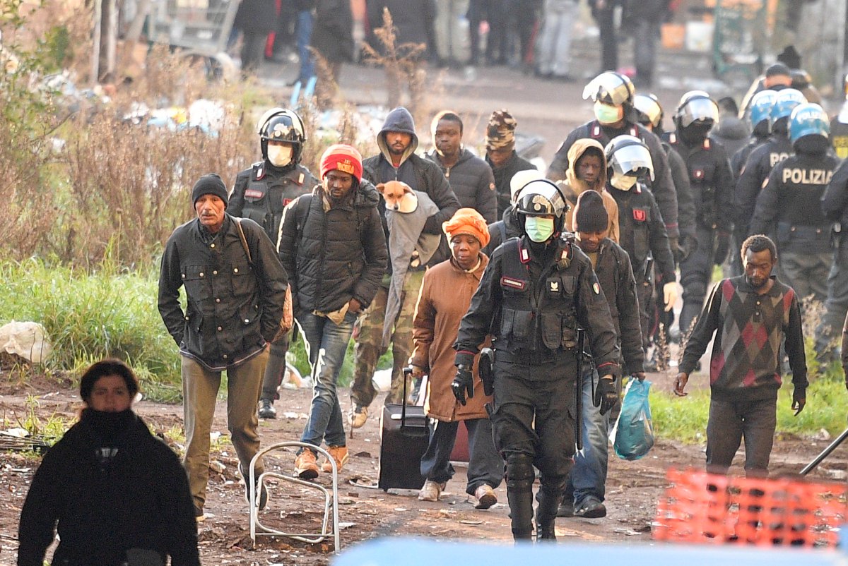 Per mesi lontano dai riflettori dentro l'ex fabbrica di Penicillina: il racconto degli attivisti del <a href="/Puzzle_lab/">Lab! Puzzle</a> 

dinamopress.it/news/mesi-lont…