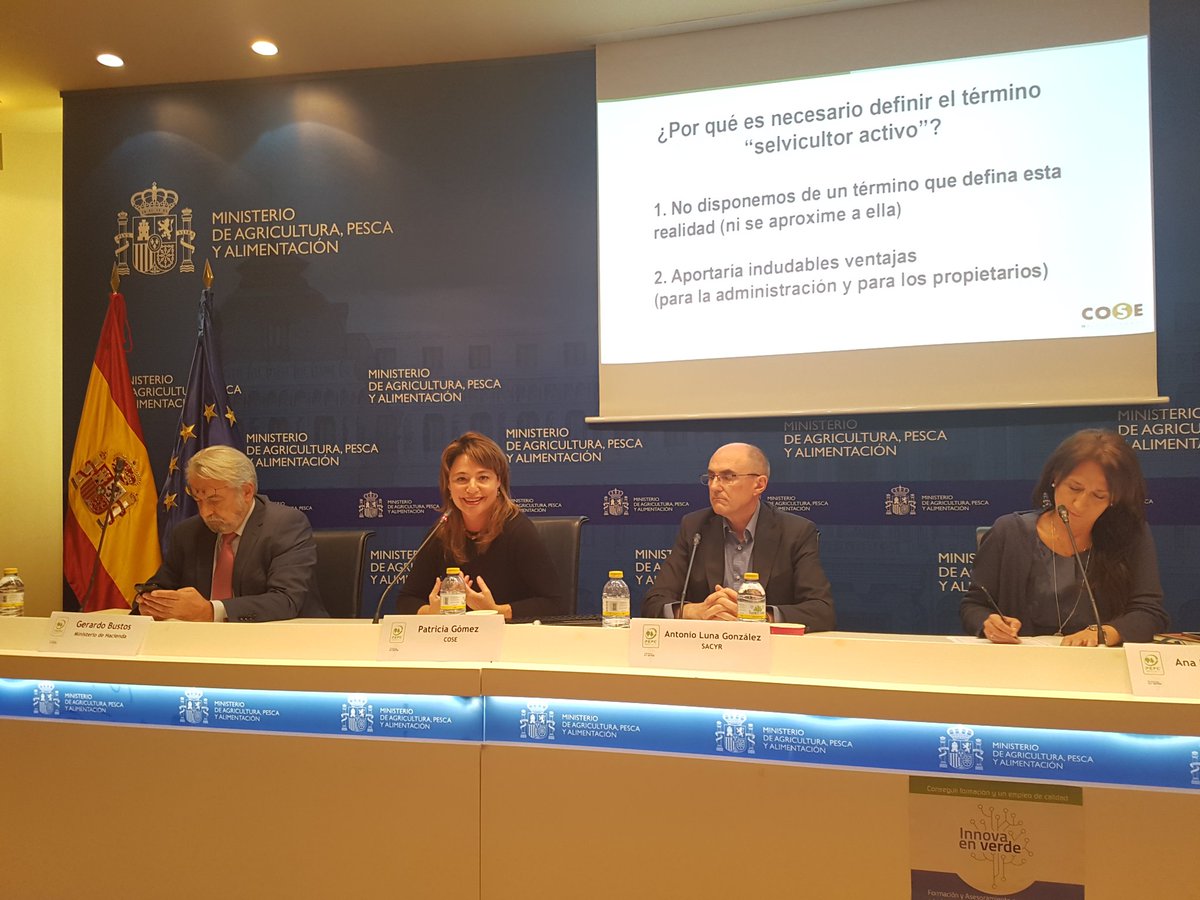 PEFCSpain's tweet photo. Patricia Gómez de @Selvicultores explica la importancia de definir el término #SelvicultorActivo por los beneficios, ventajas fiscales y reconocimiento que aportaría a los propietarios y gestores forestales que realizan una gestión sostenible de sus territorios.
#innovaenverde https://t.co/mUnE106nVk