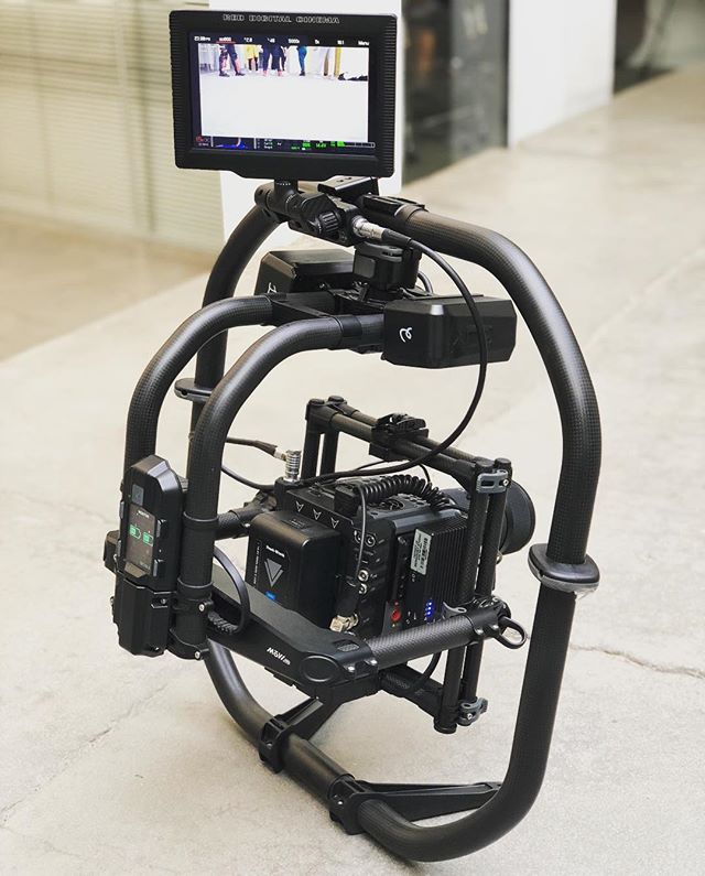 ManiosDigital's tweet photo. The new #Hawkwoods Mini V-Lok the perfect companion for your #movipro
.
📷: @rickyd217
.
.
#reddigitalcinema #teradekbolt #hawkwoods #redscarletw #movipro #videographer #filmmaker #smallbatteries #maniosdigital #cinematographer #onset #powersolutions #battery https://t.co/geOAgcqHRL