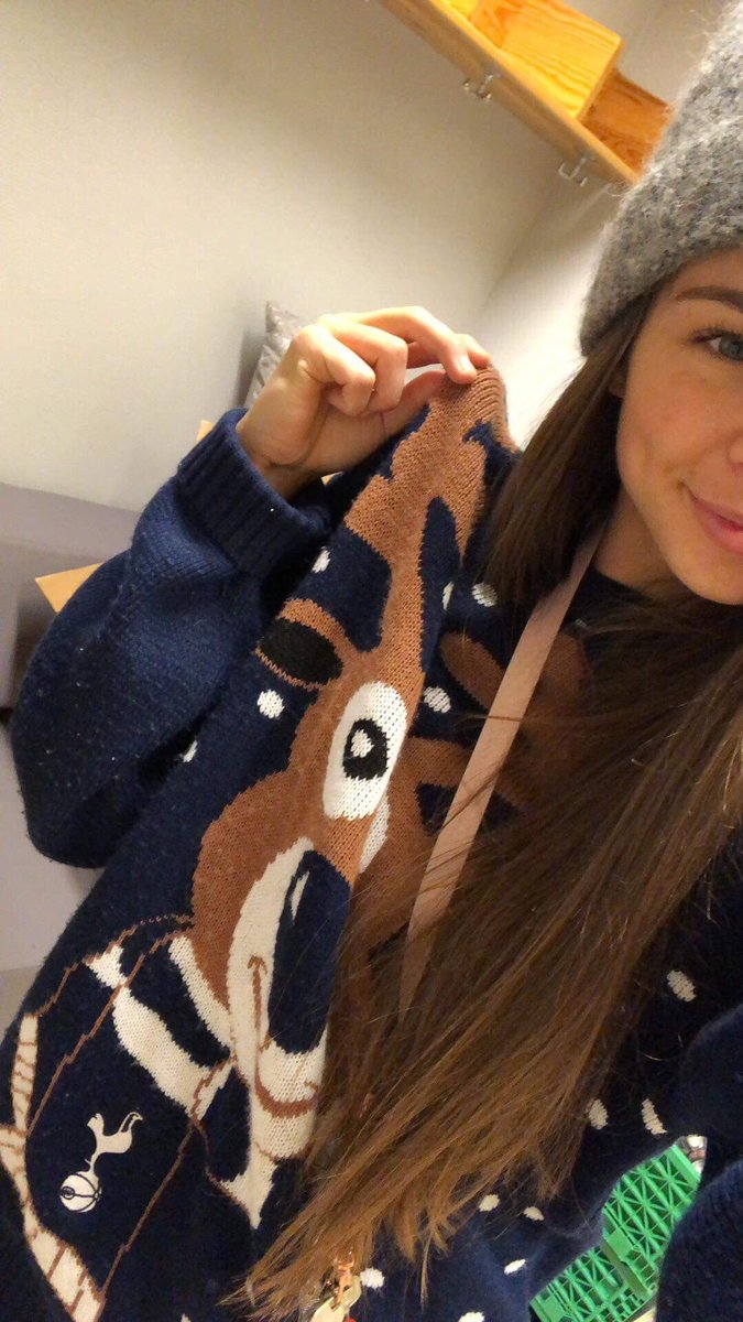 «Julegenser-dag» på jobben til madammen i dag. Kun aldri ha passa bedre. #COYS