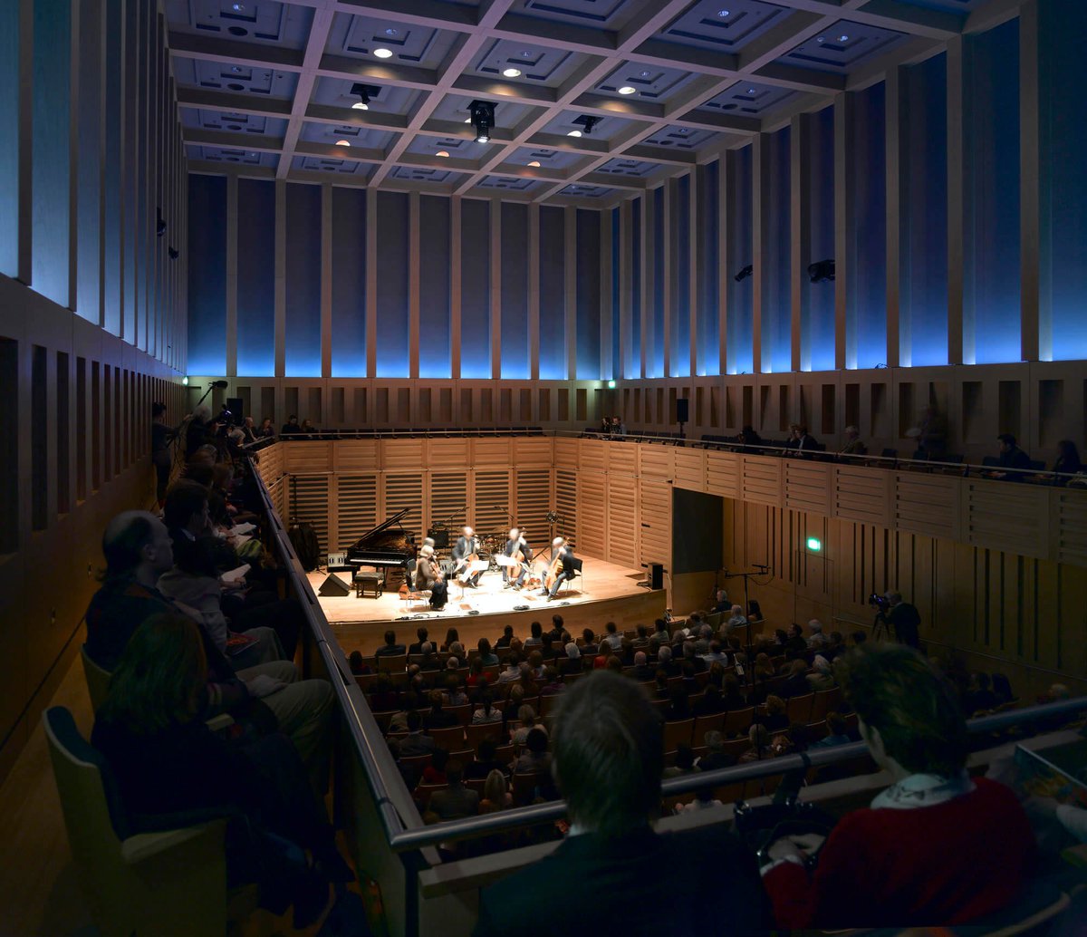 Google Maps now includes a 360° interior view of Hall One @KingsPlace. The recital hall won the Gold Award at the 2009 #WoodAwards and incredibly all of the veneers used came from a single 500 year old oak tree. goo.gl/maps/9H6ECnLPN… … #KP10Years