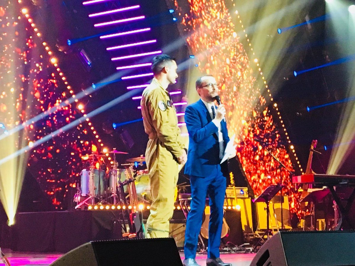 Voici la surprise annoncée:
c'est grâce à vos achats Couteau Delta durant les meetings que nous avons pu effectuer hier un don de 5000€ à cette magnifique association <a href="/TLMCofficiel/">Tout le monde contre le cancer</a>
Merci à tous!
#tlmc #pilot #military #aviation #militaryaircraft #france #aviateur #couteaudelta