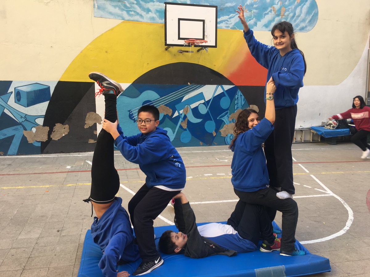 MDPBailen's tweet photo. Els nois i noies de 1r d'ESO treballen en equip i superen reptes cooperatius a #EF amb @YoEF_ytu #juntsanemméslluny https://t.co/q4RTKeFY2C