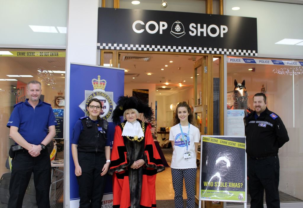 thegrandappeal's tweet photo. Don't forget to head down to @galleriesBRI to visit this year's #ASPCopShop! @ASPolice will be on hand to give advice through the holiday season and you can even spread some festive cheer by leaving a present under the tree for children spending Christmas in hospital. https://t.co/fQfLxKKmnG