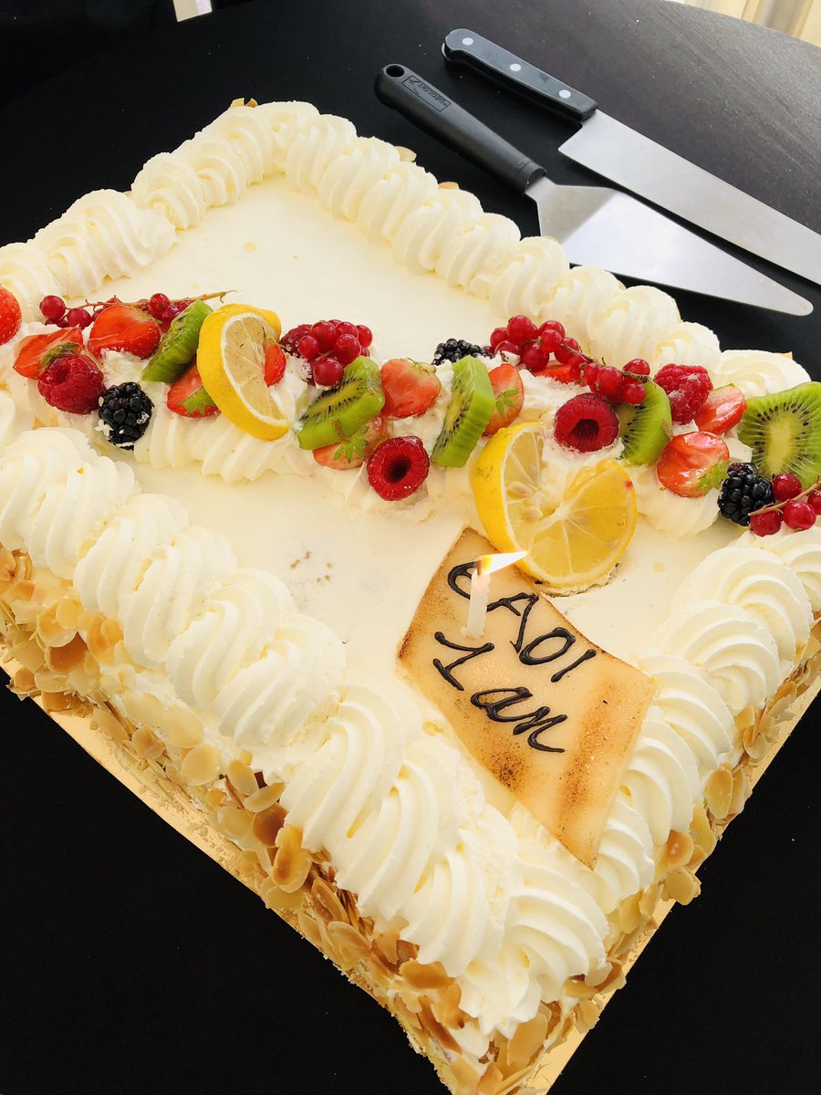 Et dans la suite des choses <a href="/Olimars13/">⭕️livier CAR⭕️N</a>  et <a href="/BuryAndrea/">andrea bury</a> ont soufflé la bougie des #1anAiAix ! 🎂