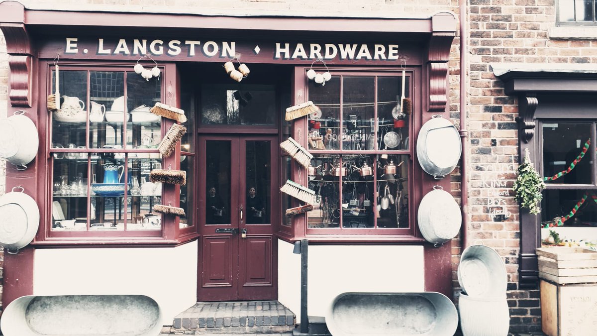SalfordMuseum's tweet image. Fanstastic staff development day @BCLivingMuseum #christmasevents #museumdevelopment #sharingbestpractice #greatfishandchips #engaginghistory