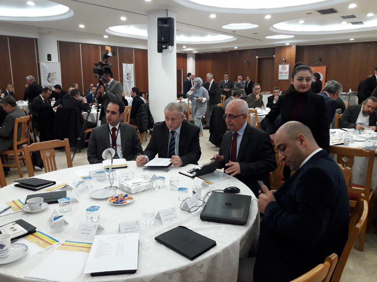 Kadastrodb's tweet photo. 2- Dış paydaş toplantısı kapsamında Başkanlığımızca; "Taşınmaz Değerleme Çalışmaları, Kadastro Güncelleme Genelgesi, Kadastro Güncelleme Çalışmaları İhale Şartnamesi ve Talebe Bağlı ve Tescile Konu İşlemler" Konularında oluşturulan masalarda fikir alışverişinde bulunuldu. https://t.co/eb9Nd3Or6k