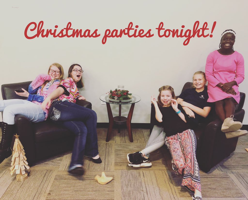 scstudents411's tweet photo. MS and HS Christmas parties are TONIGHT! MS- Lifegroups and party in the Student room! HS- Party in the cafe before worship service! THERE WILL BE GIVEAWAYS! Grab your friends and join us right at 6:30! 🎄🎁⛄️♥️ https://t.co/AaEu5tudwC