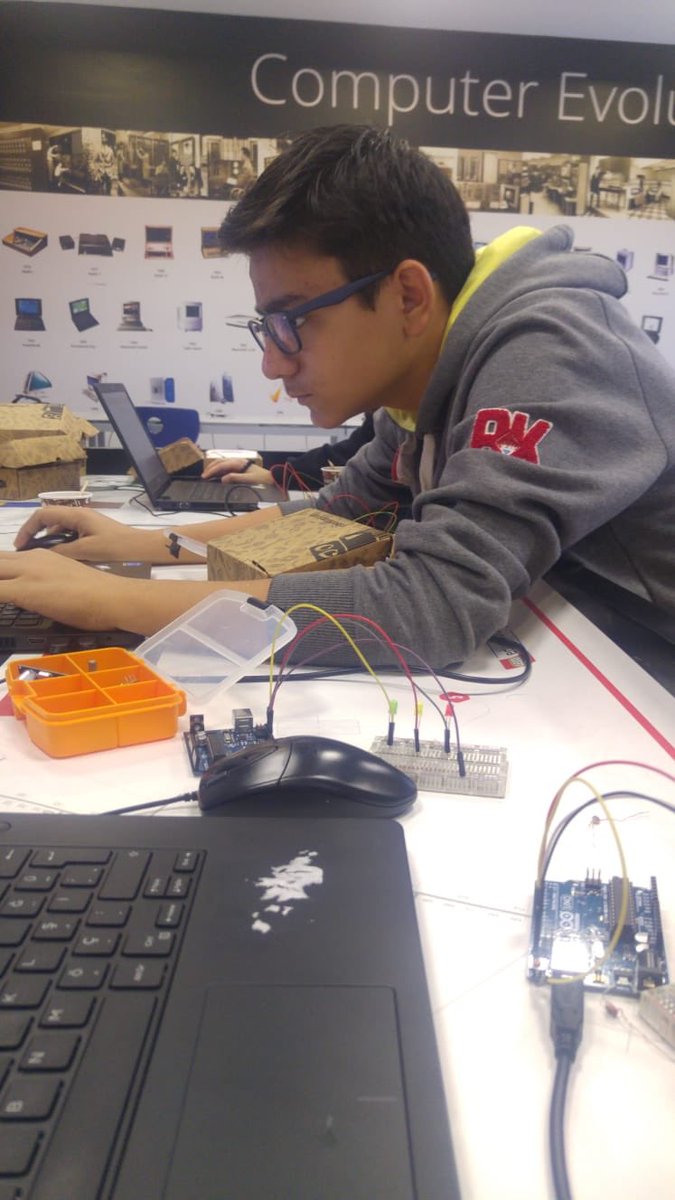 bk_corum's tweet image. Lise öğrencilerimiz Master6 programı beceri geliştirme modülü kapsamında arduino programladı... #codingbk