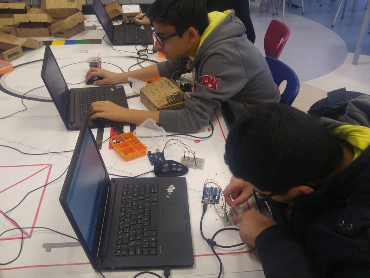bk_corum's tweet image. Lise öğrencilerimiz Master6 programı beceri geliştirme modülü kapsamında arduino programladı... #codingbk