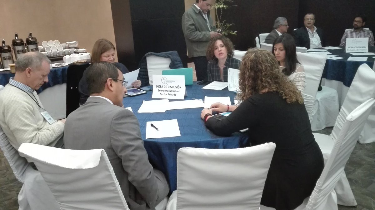 FARO_org's tweet photo. [AHORA] Inicia trabajo por mesas de discusión donde se abordan temas sobre soluciones desde el sector privado, gobierno abierto y evaluación de impacto. #LatinoamericaTransparente #NoALaCorrupcion #REAL @ilaipp @EsPublicoCL https://t.co/PSssQlVGI2