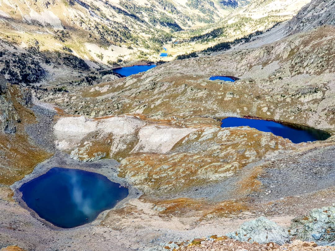 ricardrigall's tweet photo. Els estanys de Carançà (a uns 2.600 metres d'altitud), a Fontpedrosa, vistos des del coll de la Vaca a principis de tardor, abans de les primeres nevades. #estanysdecarançà #colldelavaca #fontpedrosa #elconflent #catalunyanord #payscatalan #bicicleta #btt #mtb #tardor2018. https://t.co/1rAsMJ4KP9