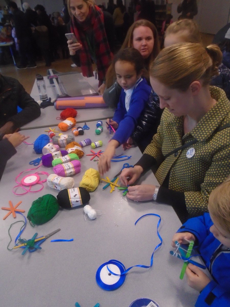 <a href="/foxfield/">FoxfieldPrimary</a> A fabulous turnout for Christmas Arts and Crafts. Everybody enjoyed making snowmen, balls, snowflakes, cards and paper garlands.#Artsandcrafts #snowmen