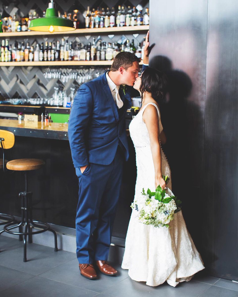 'Tis the season of love and kisses. 📸: @reneehortonbarth