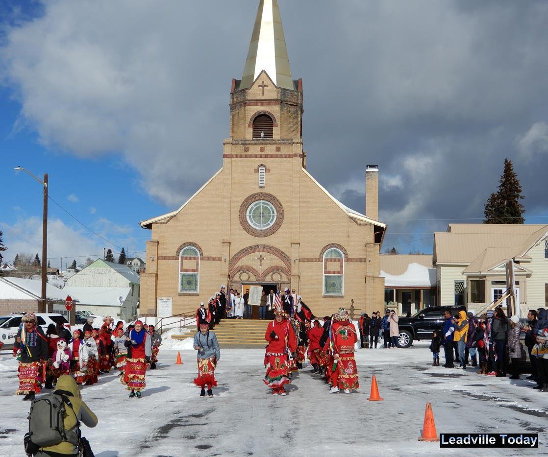 CoStateKofC's tweet photo. A celebration of #OurLadyofGuadalupe in #Leadville. As #KofC we have a strong following of Mary. We give every new Knight a #Rosary to pray. #FollowingMary #KnightsinAction https://t.co/at85MCHu33 https://t.co/bAl1JelxNh