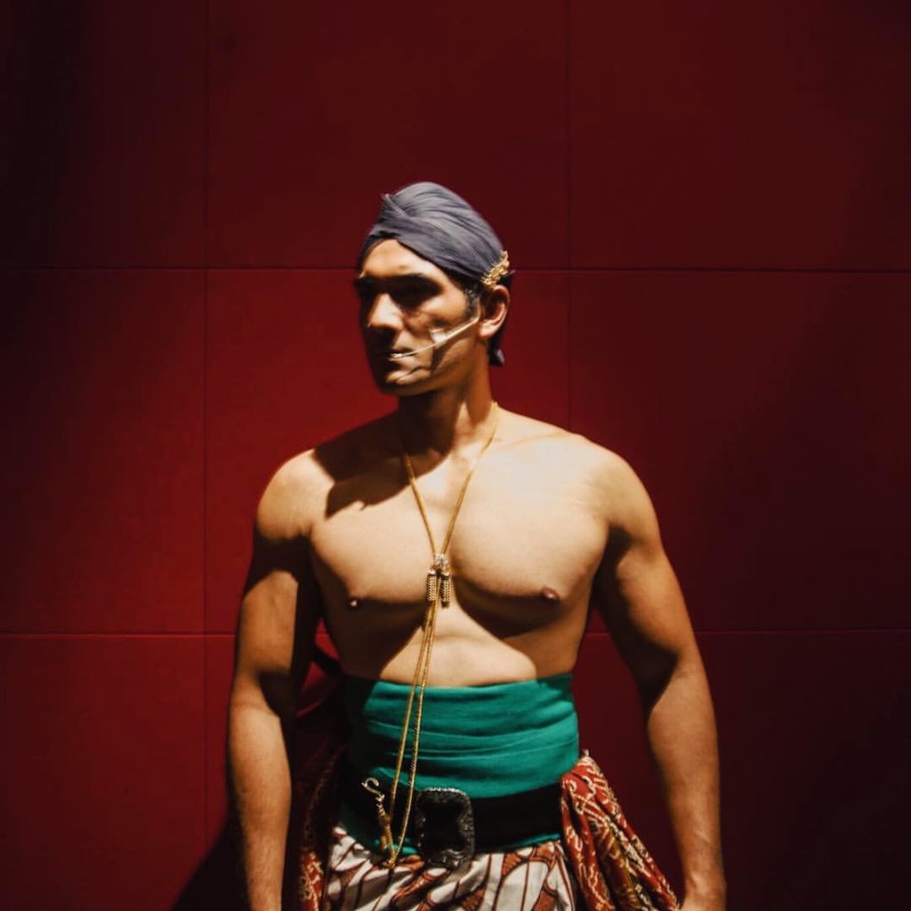 mrvvip's tweet photo. Menyambut juara #MSM2018, berikut shirtless performance of Ario Bayu in FFI 2018. https://t.co/7iRyE6zGY0