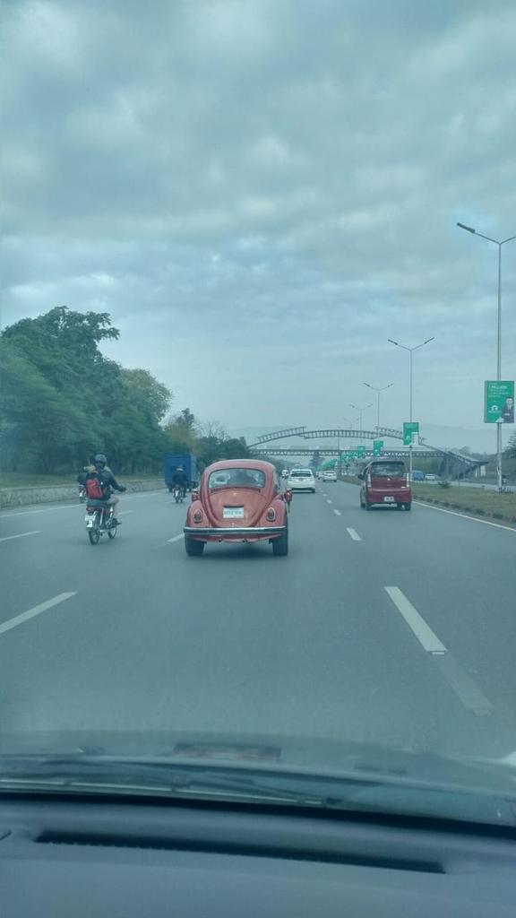 imehwishu's tweet photo. Spotted a Genius at Express Highway https://t.co/6UCnIxGd8o