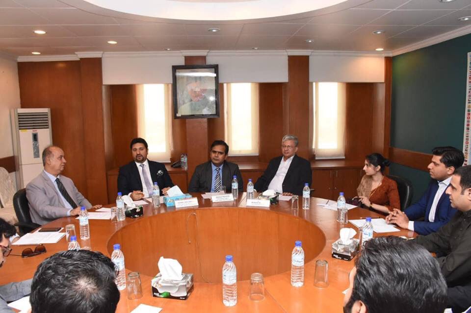 SamirMir's tweet photo. I chaired Meeting of Higher Education at #FPCCI. Panelists were Mr. Akhtar Baloch Vice Chancellor #BBSU, Mr. Javed Memon Dir #HEC &amp; educationists from diff institutions of Sindh #APSMASindh #PAC #APYO #DSU &amp; others. The objective was to create liaison between academia &amp; industry. https://t.co/gLXoTAKNWP