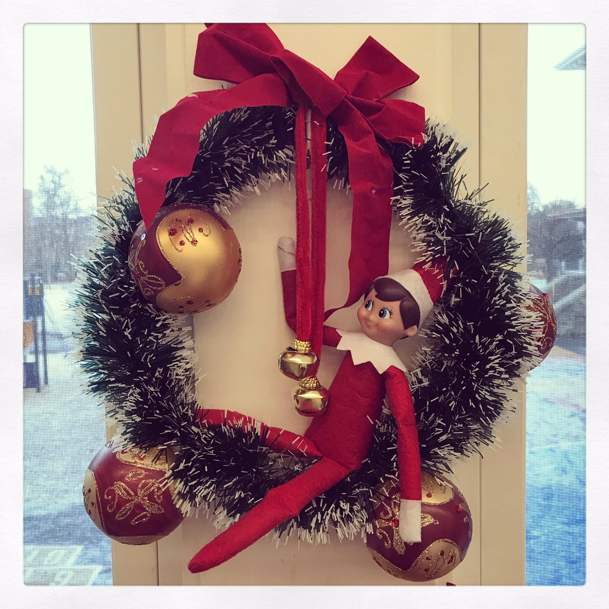 chez_colline's tweet photo. Today our classroom elf, Jean-Jean, can be found relaxing in a wreath. #elfontheshelf #christmastraditions #teaching #anotheraddiction https://t.co/lP06OksDfK
