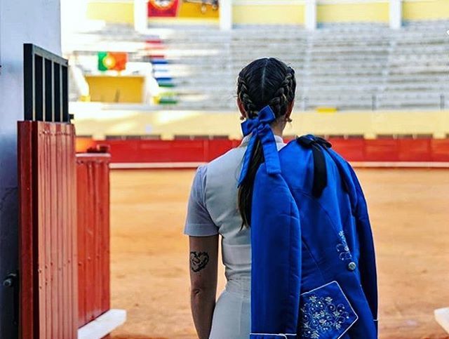 Touradas_'s tweet photo. Tauromaquia no feminino 💙🤗🤘
.
.
Foto @claudia_almeidaofficial
#ecologia #biodiversidade #viveatuapaixao #touradas #portugal #p3top #tourada #forcados #tauromaquia #rejoneo #ribatejo #igers #lisboa #lisboa_pt #lisboalive #lisbonlovers #rejoneo #tourei… https://t.co/5n0IT2qkBr https://t.co/knyruPLuKr