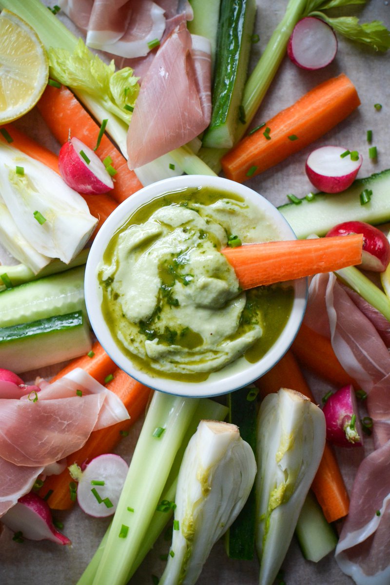 Raw veggies, Prosciutto and an artichoke and basil oil dip. SO lush. Get it here: comfortbites.co.uk/2018/12/crudit…