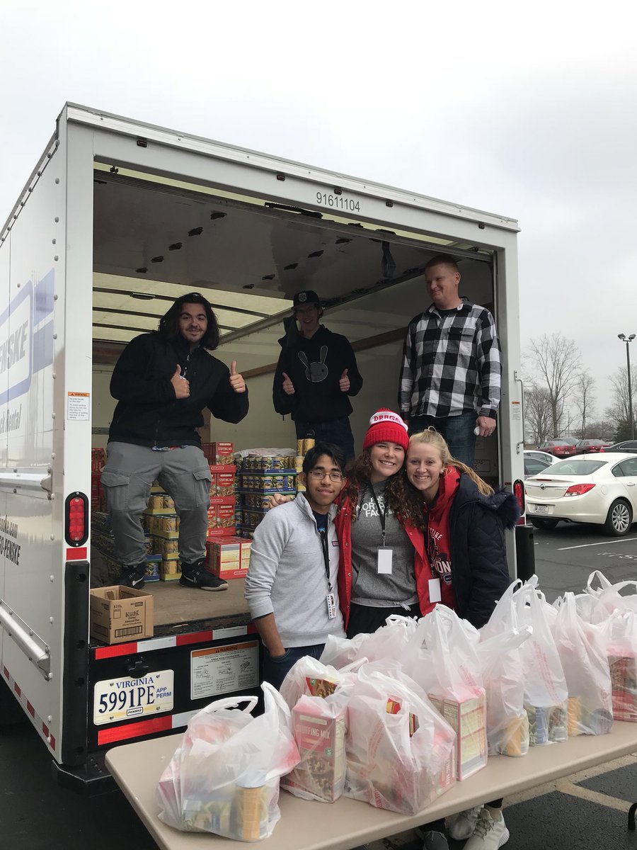 MissTempleNPHS's tweet photo. My students also helped feed over 5,000 people in the Indianapolis area for Thanksgiving. They provided a full meal that they could cook for Thanksgiving. #besmartmakegoodchoicesandbealeader https://t.co/bzJ5jldK5e
