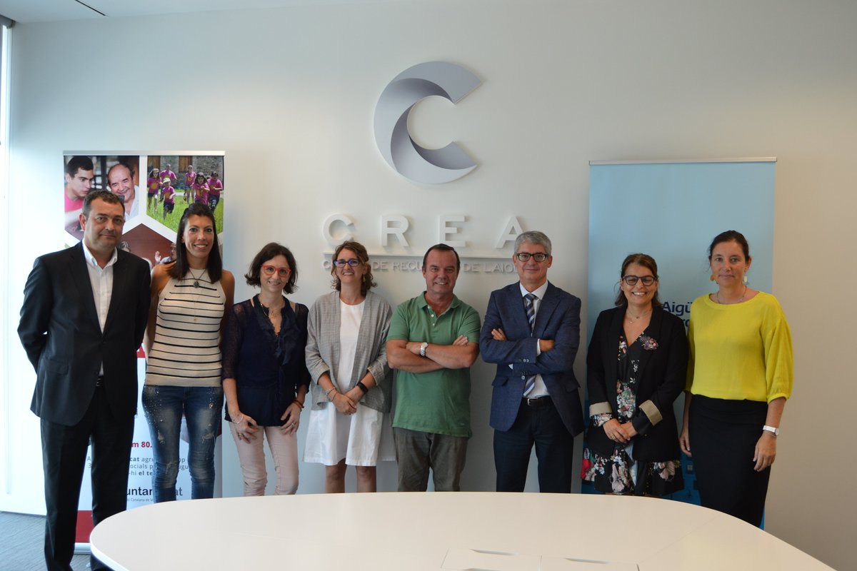 voluntaris_cat's tweet photo. 👉🏼 Avui participem a la jornada #SolidarityTogether organitzada per @aiguesbcnclient. Explicarem la col·laboració de l'empresa amb @fundacioaspasim i @CentreAssis en projectes de #voluntariat d'empresa! https://t.co/E3uZE8t7sM