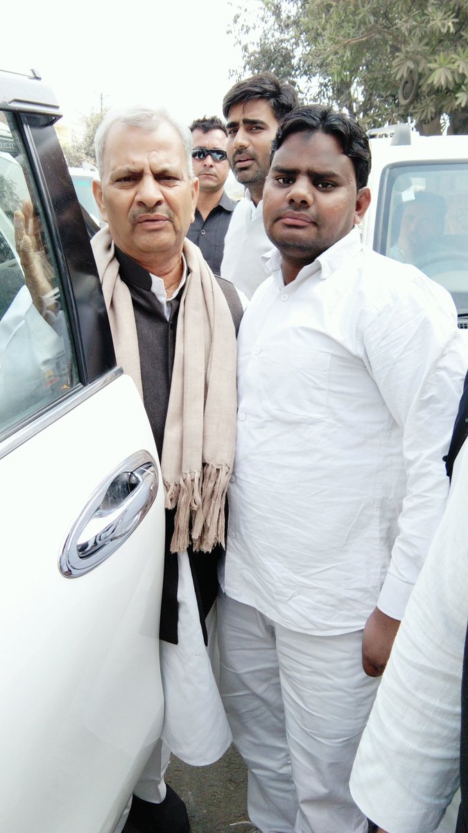 AbbasiSp's tweet photo. #आज_दिनांक 12/12/2018 को #समाजवादी_पार्टी के #प्रदेश_अध्यक्ष #माननीय_नरेश_उत्तम_पटेल_जी #मुलाकात_करते_हुए
@yadavakhilesh @samajwadiparty @atulpradhansp @ebad_mohd @NareshUttamSP @AbbasAliRushdi @Arshadkhansp @BhadauriyaAnand @digvijaysinghd9 https://t.co/c57ORD9Wyo