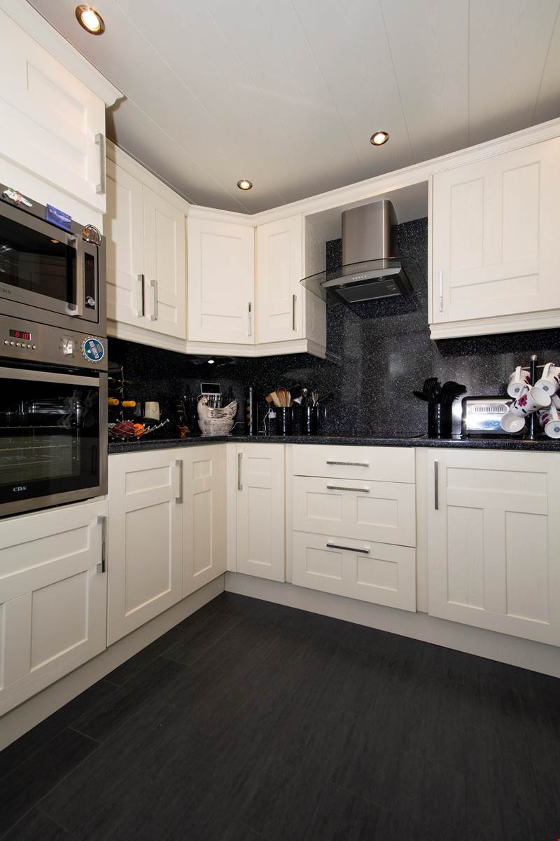 TLPAberdeen's tweet photo. Spacious three bedroom detached bungalow with garage #ForSale #Aberdeen
https://t.co/swjTrjJqdL https://t.co/KadvZIVc57