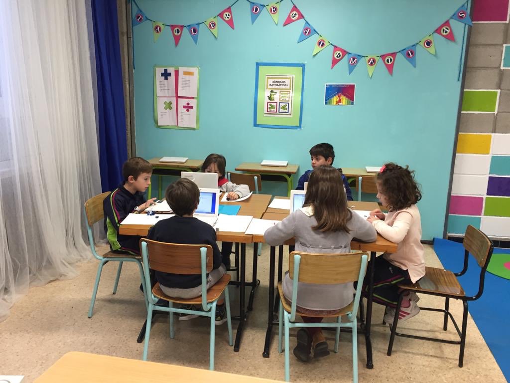 AulaSta's tweet photo. Descubriendo Huesca con los alumnos de segundo... https://t.co/tn6ieB17Qr