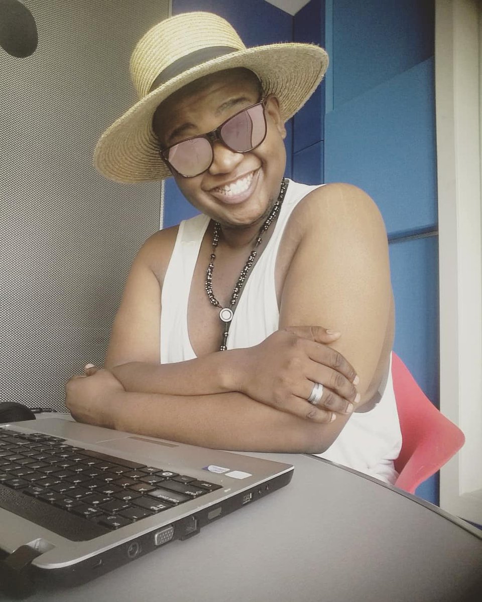 Bongani_Drama's tweet photo. >>>> Second last show for the year, a wrap. I become so extra alive behind the mic and infront of the camera. So spiritual. But, let me not scare you. Follow your passion, that which keeps you 'extra' alive. #TheDramaticTalk 🌐💫🎧📻🙂 https://t.co/Cw4X4n3zQi
