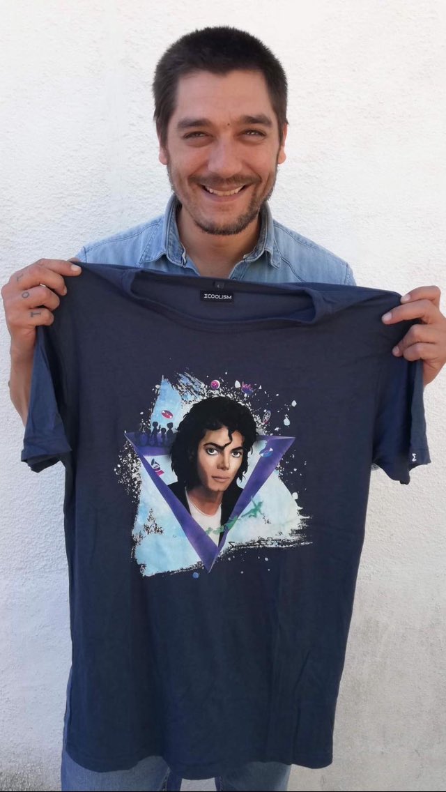 ECOOLISM's tweet photo. Que @DiegoMartinOfic tenga una de nuestras camisetas ecológicas, significa que hay una persona más por el camino de la #sostenibilidad y cada vez somos más! 

Gracias Diego! Ya eres un  
#ArtistaECOnectado 😉👌💪

#Ecoolism #AnAttitude @xtarlight @Toni_Sanmartin https://t.co/UHtK4Z9X7w