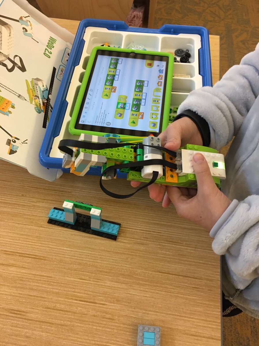 SciSocWeston's tweet image. @wstechlib   Best part of the week:  watching these G4&amp;amp;5 coders push the limits with We-Do