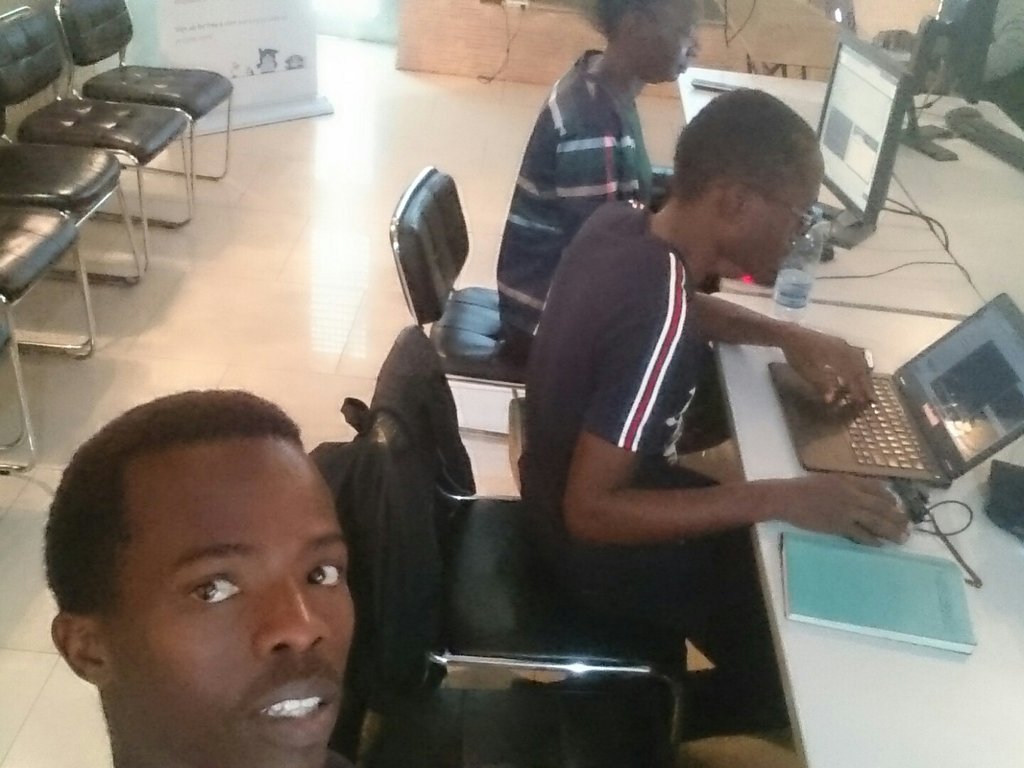 MandelaTm1's tweet photo. On the journey to catch kikikikiki #hackersGuild #progatezambia @MariaSitumbeko https://t.co/0Mr8iqmMEV