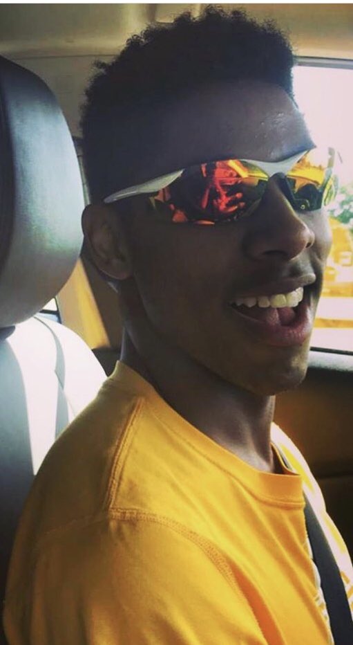 _vLeeway's tweet photo. Let’s just take a moment and look how much my friend looks like frozone https://t.co/GBRZslnsGm