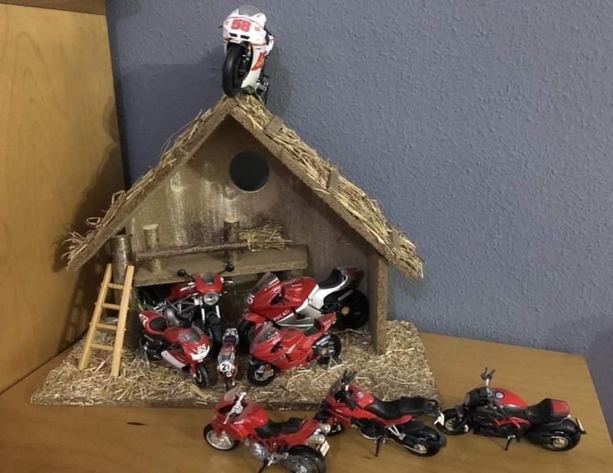 FamiliaBiker's tweet photo. El mejor pesebre que verás. https://t.co/ARHXNZQ5CX