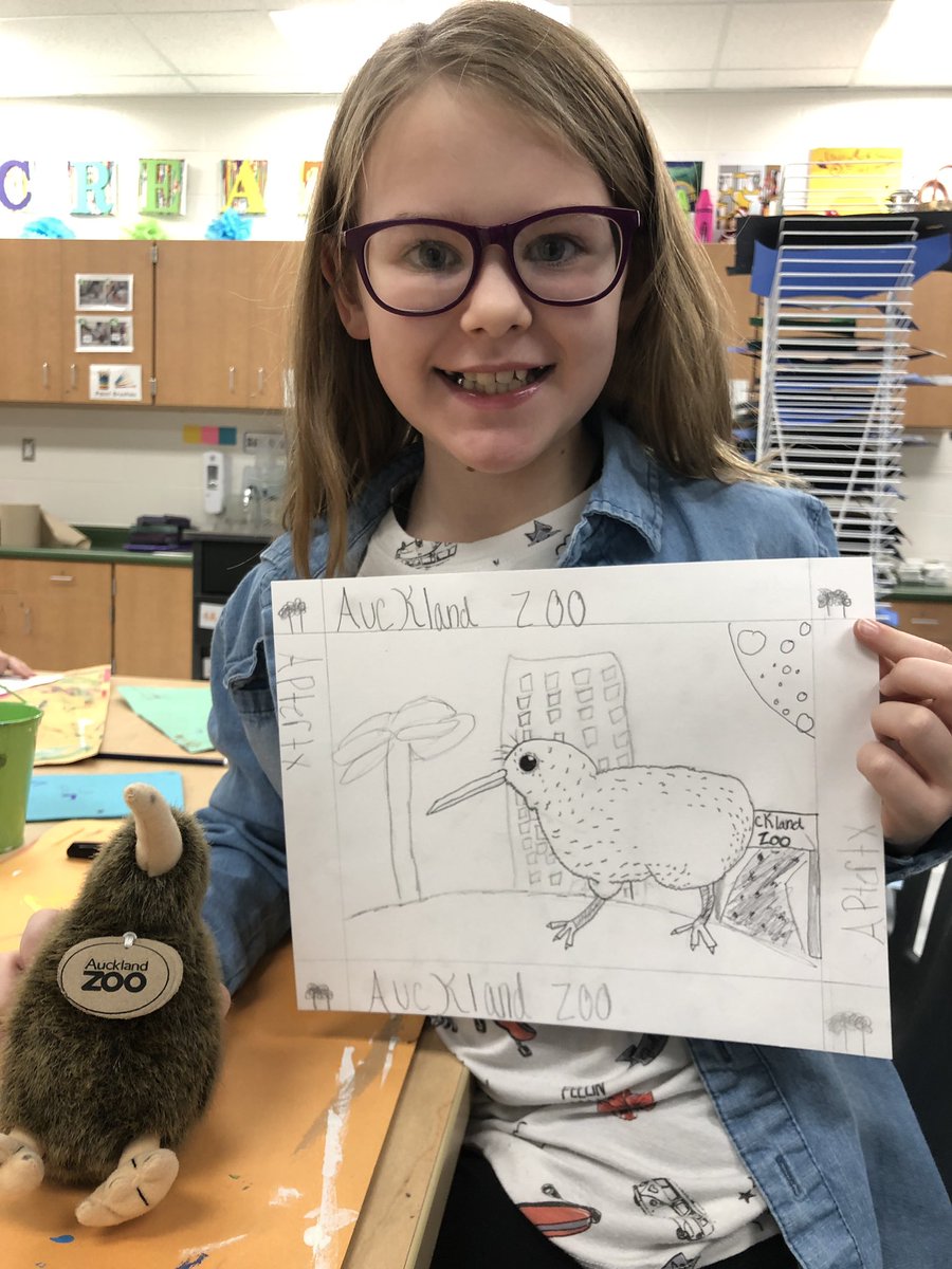 ART_MrsPaden's tweet photo. This morning, We have a visiter to us help draw our endangered  animals :) @lightallstars https://t.co/2e74koR8Kw