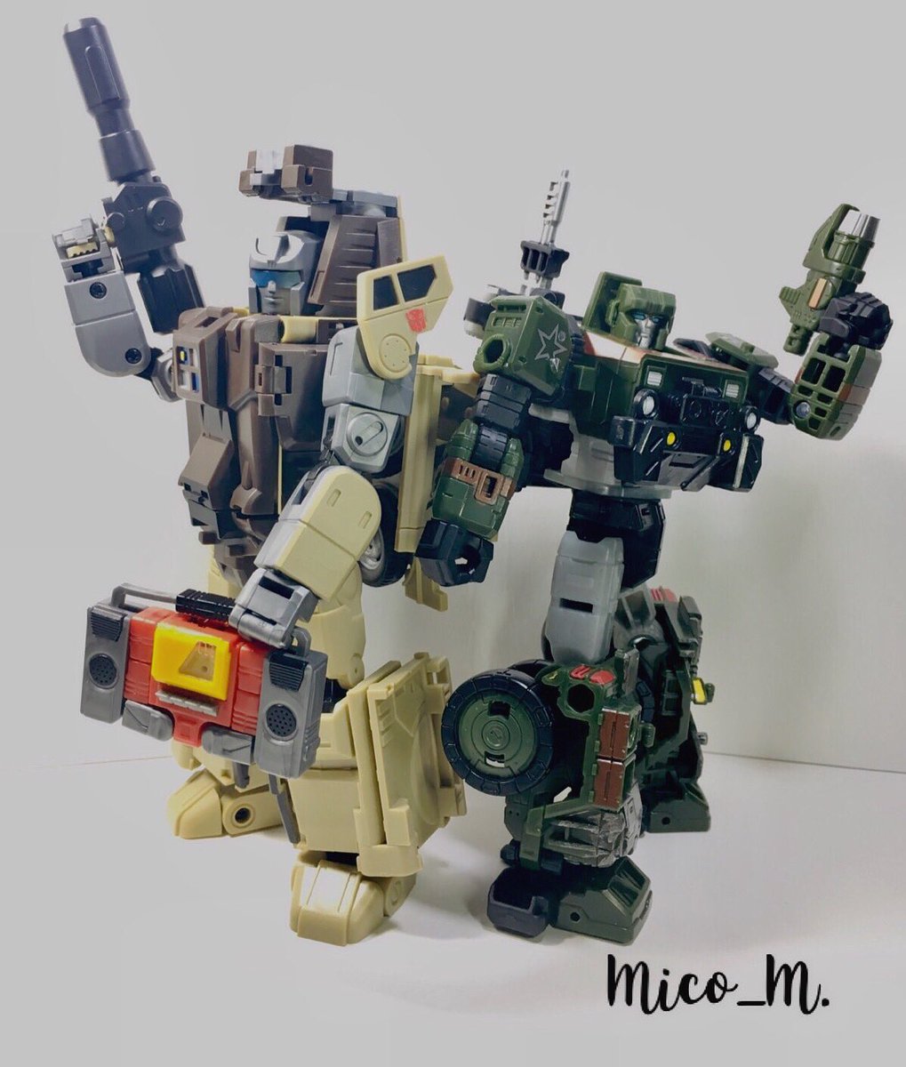 MLimquico's tweet photo. They look good together. Outback and Hound #badcubebackland #transformerssiegehound #autobots #autobotoutback #autobothound #cybertronian #takaratomy #badcube https://t.co/6pRtvwJU4a
