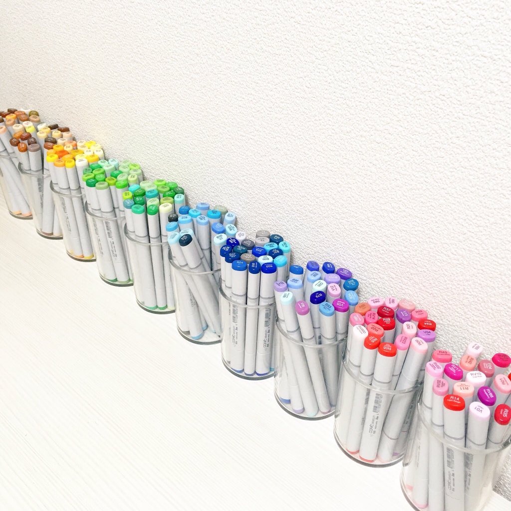 #アナログ画材
コピックマーカー&色辞典
絵本を描くときに欠かせない画材 