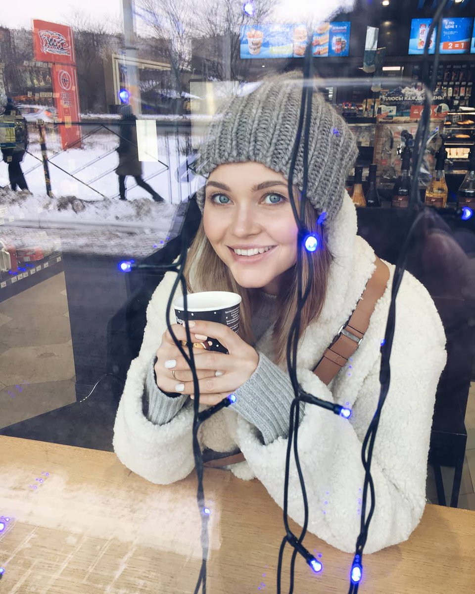 Выпить чашечку кофе зимой во время прогулки — что может быть лучше? Рады, что @evgeniyakokh выбрала именно Drive Cafe для маленького пит-стопа 🙂

#газпромнефть #gpnbonus