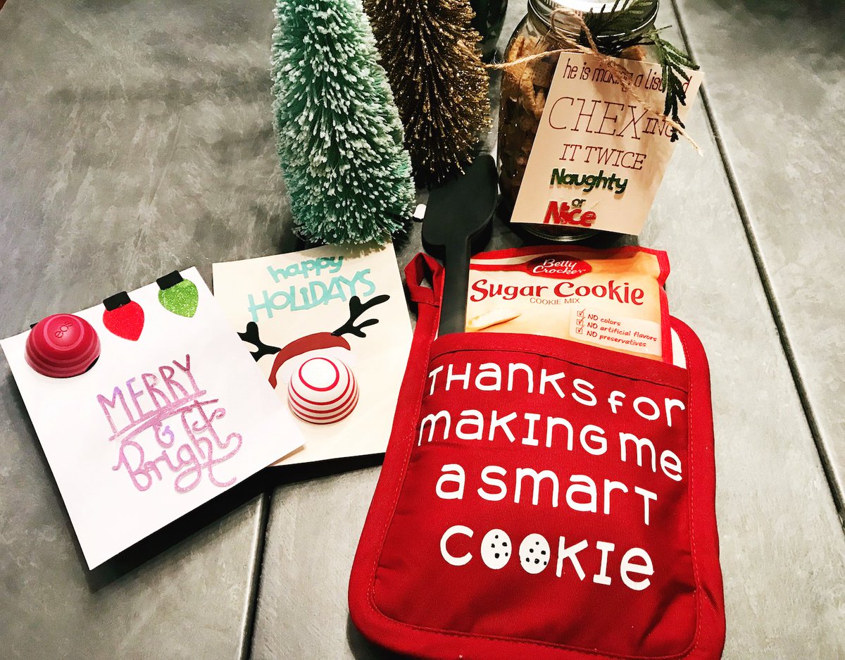 Have a #cricut? We used our @OfficialCricut Maker to create these adorable teacher gifts. Get our designs: projectnursery.com/2018/12/cute-a… AD