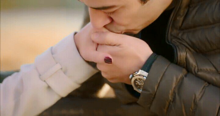 1.sezon çok güzeldi 2.sezon senaryo kötüleşti ve sonrada final oldu.Ama olsun.Böyle güzel ve efsane bir diziyi hiç unutmayacağız. Utcnin yeri bende bir başkaydı. Keşke hiç bitmeseydi.Bu dizide emeği geçen tüm ekibe ve oyunculara çook teşekkürler.❤
#UfakTefekCinayetler #Oyser