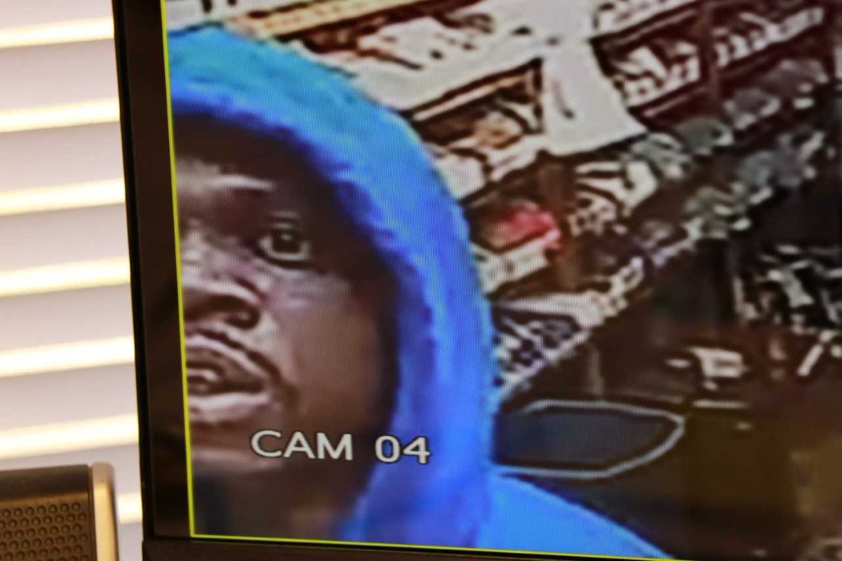 beaumont_police's tweet photo. **SUSPECT ALERT** Smile, you're on camera.... 
Do you know this suspect? On 12/2/18, he stole copper wiring from a biz in Bmt. If you know his name, call BPD 409-832-1234, msg us on FB, or call Setx Crime Stoppers 409-833-TIPS 
#BeaumontPD #Suspectalert #caughtoncamera #cheese https://t.co/sfgFYQAEnv
