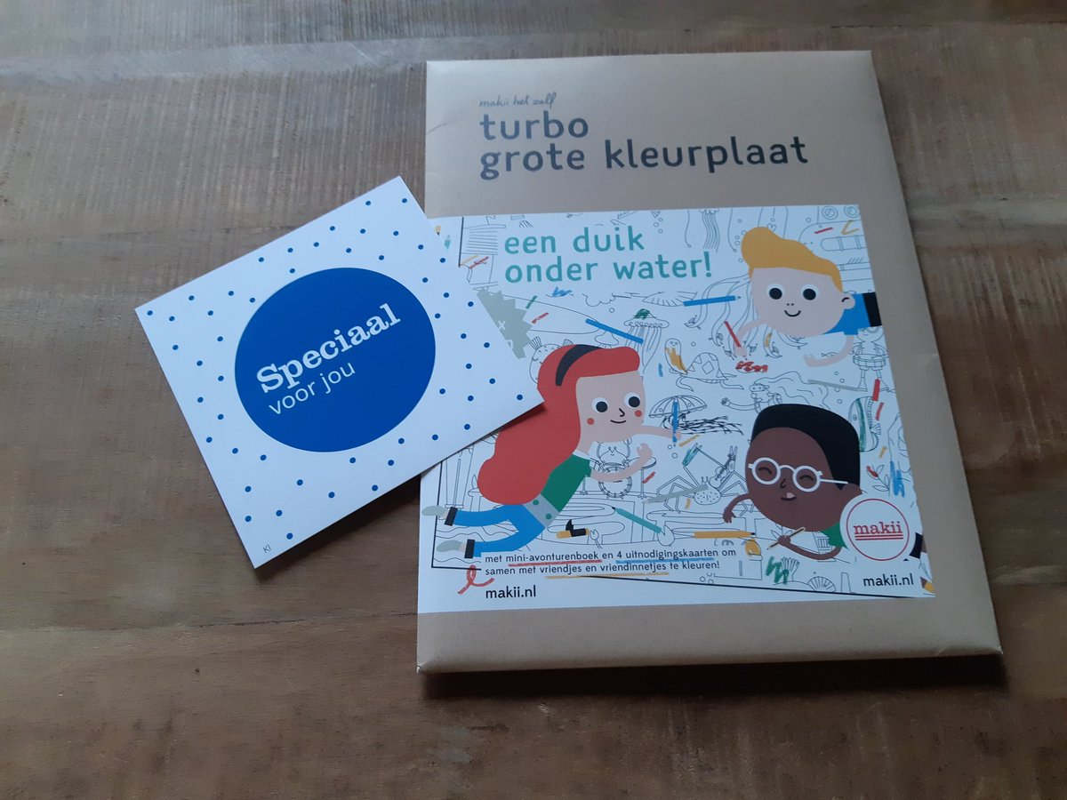 L_van_Putten's tweet photo. Wat een service, Ron van @bol_com. Vandaag bij de post een attentie voor mijn dochter nadat ik van de week belde met een klacht. Zeker een 9+ klantbeleving! https://t.co/Maang6RLQL